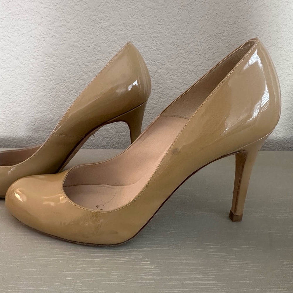 LK Bennett Stila Beige Patent Leather Round Toe Courts pumps